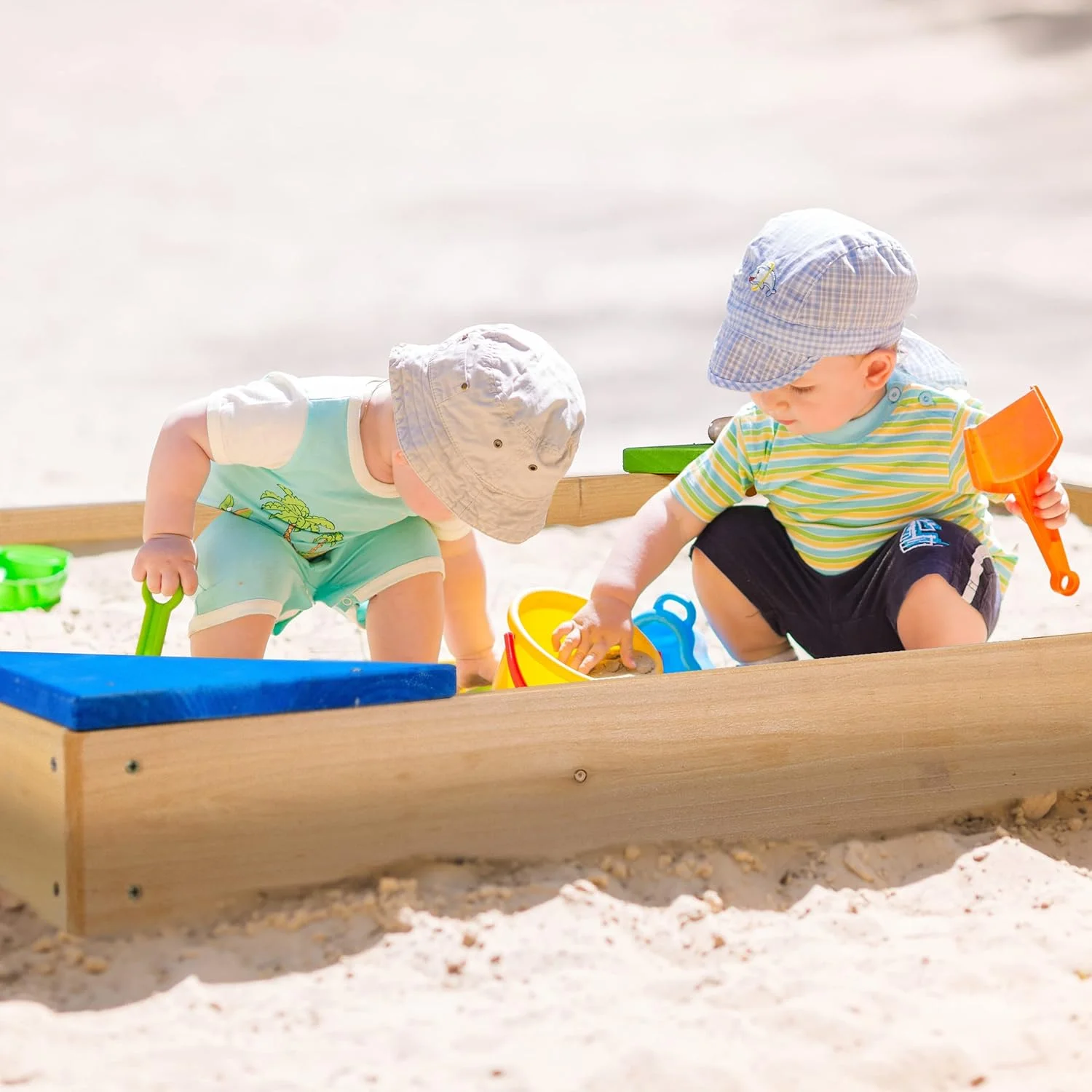 محفظه شن بازی Relaxdays، دارای 4 صندلی گوشه رنگارنگ، جعبه شن بازی، چوب نراد، طبیعی، 12 x 90 x 90 سانتی متر