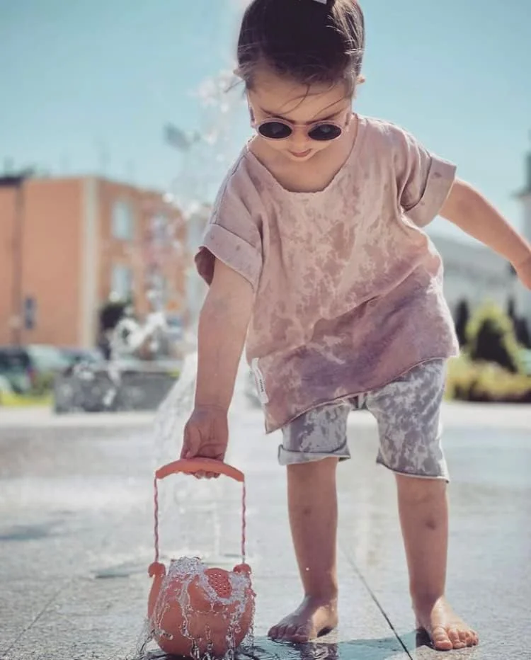 آبپاش کودکانه اسکرانچ - ابزار باغبانی کودکان برای بازی های پر هرج و مرج - آبپاش کوچک و انعطاف پذیر برای گودال شن، میز آب و بازی حسی، صورتی فلامینگو