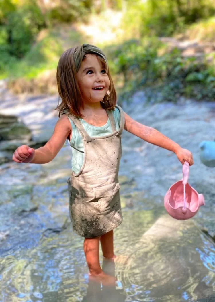 آبپاش کودکانه اسکرانچ - ابزار باغبانی کودکان برای بازی های پر هرج و مرج - آبپاش کوچک و انعطاف پذیر برای گودال شن، میز آب و بازی حسی، صورتی فلامینگو