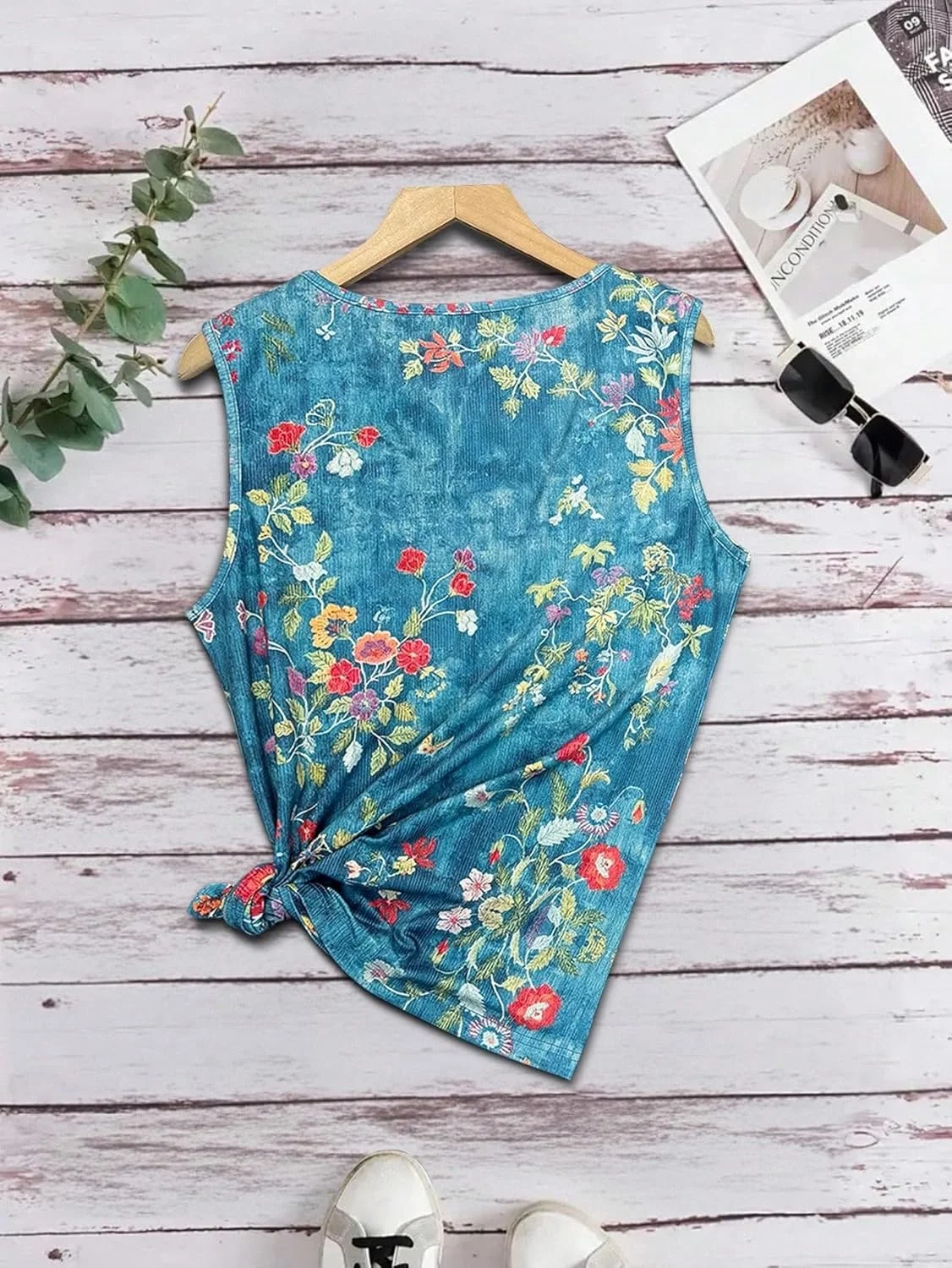 بلوز زنانه آستین حلقه ای طرح دار یقه گرد دکمه دار مناسب تعطیلات تابستانی ساحلی بلوز زنانه آستین حلقه ای طرح دار یقه گرد دکمه دار مناسب تعطیلات تابستانی ساحلی