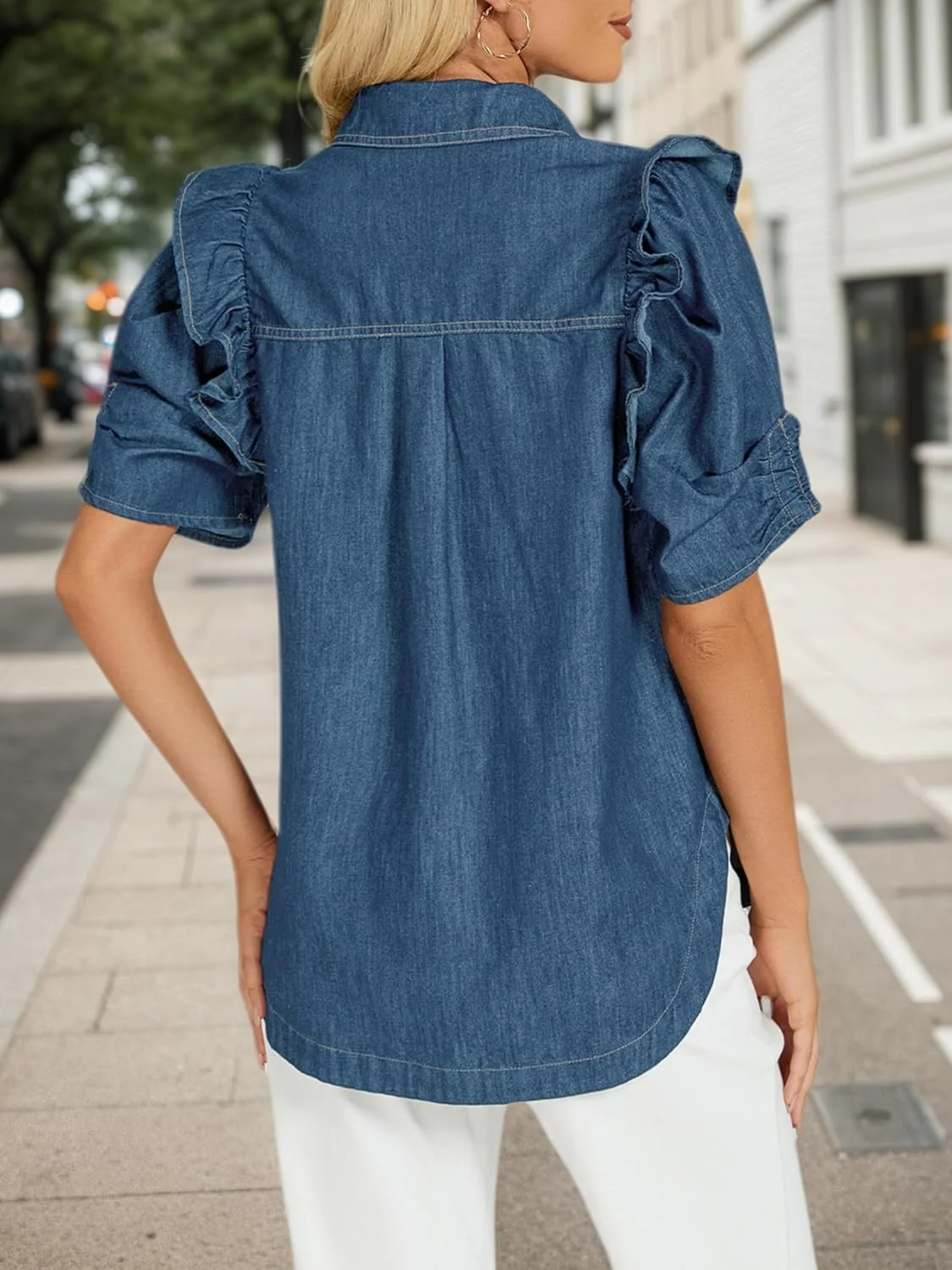 شومیز جین زنانه دکمه دار آستین پفی کوتاه با جزئیات چین دار و پارچه سبک به همراه جیب