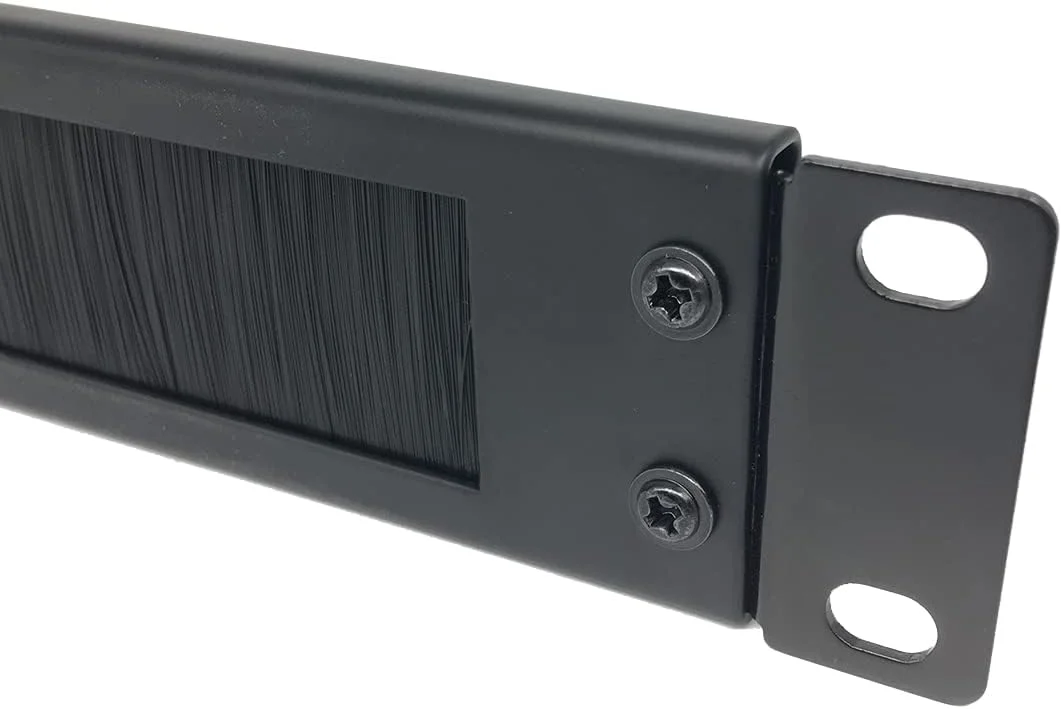 پنل مدیریت کابل برس دار 1U، نصب افقی در رک، دارای شکاف برس مرتب برای ورود کابل، مناسب رک سرور 19 اینچی یا کابینت شبکه