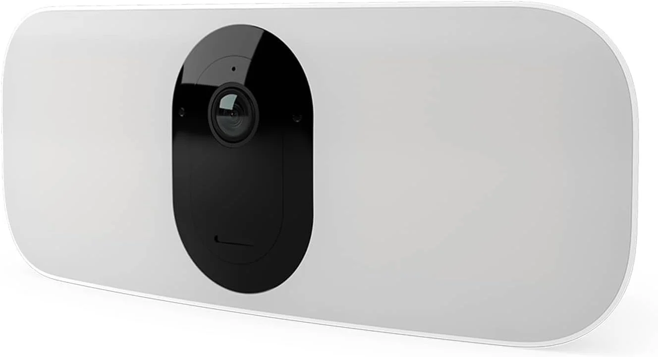 چراغ‌قوه‌ی امنیتی فضای باز آرلو، کیفیت 2K HDR، زاویه دید گسترده 160 درجه، مقاوم در برابر آب و هوا، دید در شب رنگی، آژیر هشدار، تا 3000 لومن، قابلیت مکالمه دو طرفه، نسخه آزمایشی آرلو سکیور