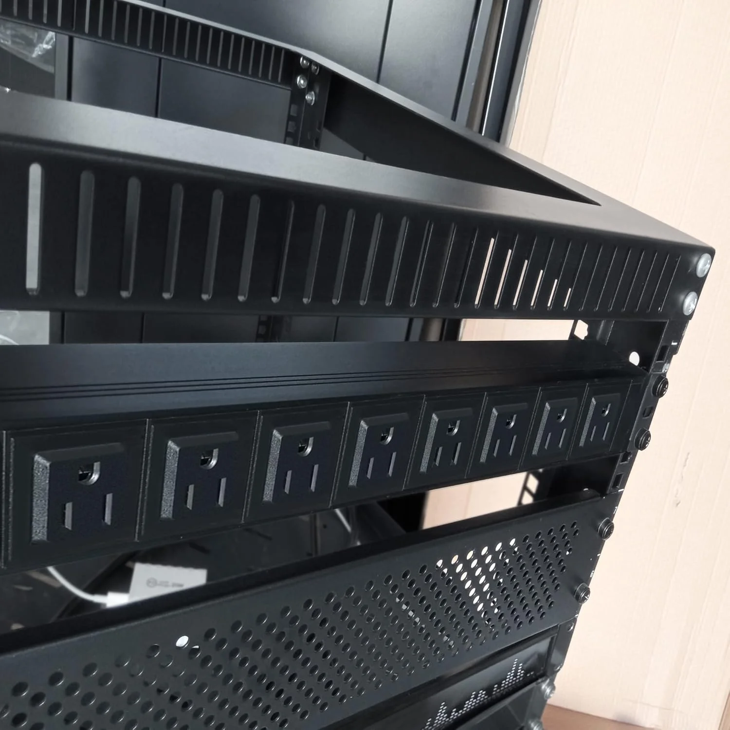 پنل های خالی 2U تهویه دار RIVECO