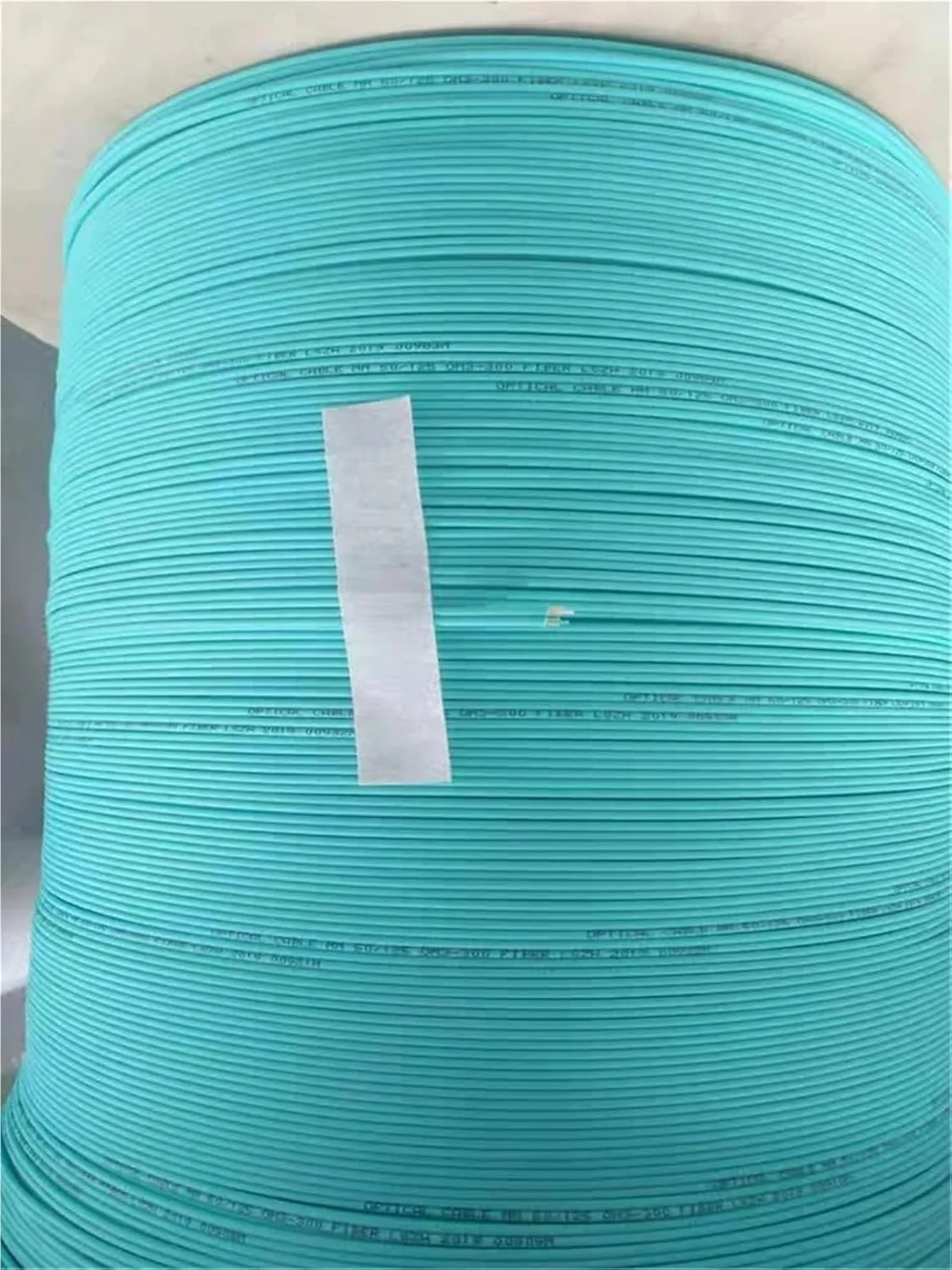 کابل فیبر نوری دوبلکس HAIZHI 2000 متری، OM3-300، 2 میلی متر، رنگ داخلی، LSZH، برای سیم های اتصال فیبر نوری، 2 کیلومتر در هر حلقه، کابل FTTH کابل فیبر نوری دوبلکس HAIZHI 2000 متری، OM3-300، 2 میلی متر، رنگ داخلی، LSZH، برای سیم های اتصال فیبر نوری، 2 کیلومتر در هر حلقه، کابل FTTH