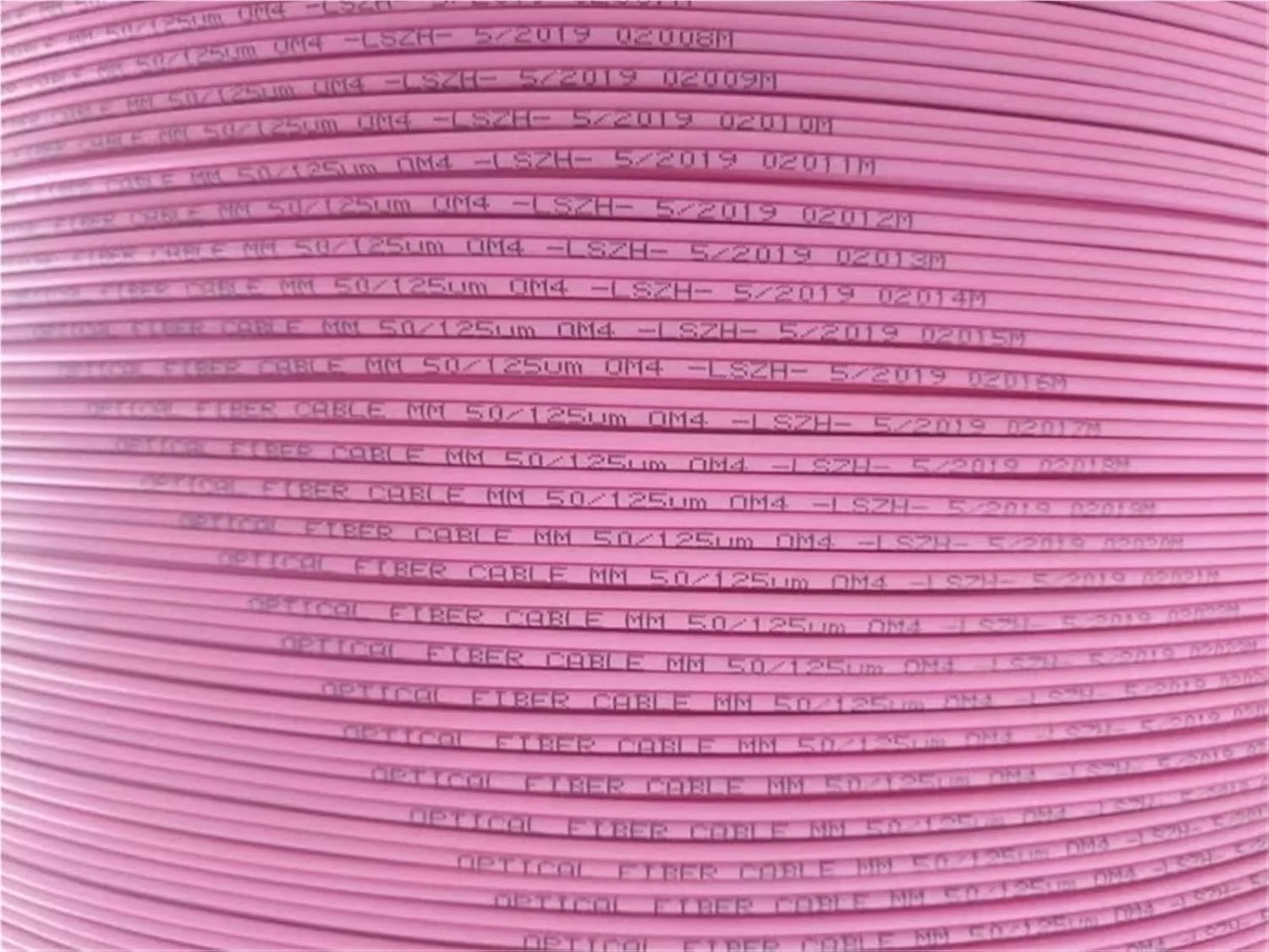 کابل فیبر نوری OM4 داپلکس ۱۰۰ متری، ۲ میلی‌متری، ۳ میلی‌متری، صورتی، برای داخل ساختمان، برای سیم‌های پچ فیبر نوری، کابل FTTH، با روکش LSZH (۳ میلی‌متری OM4)