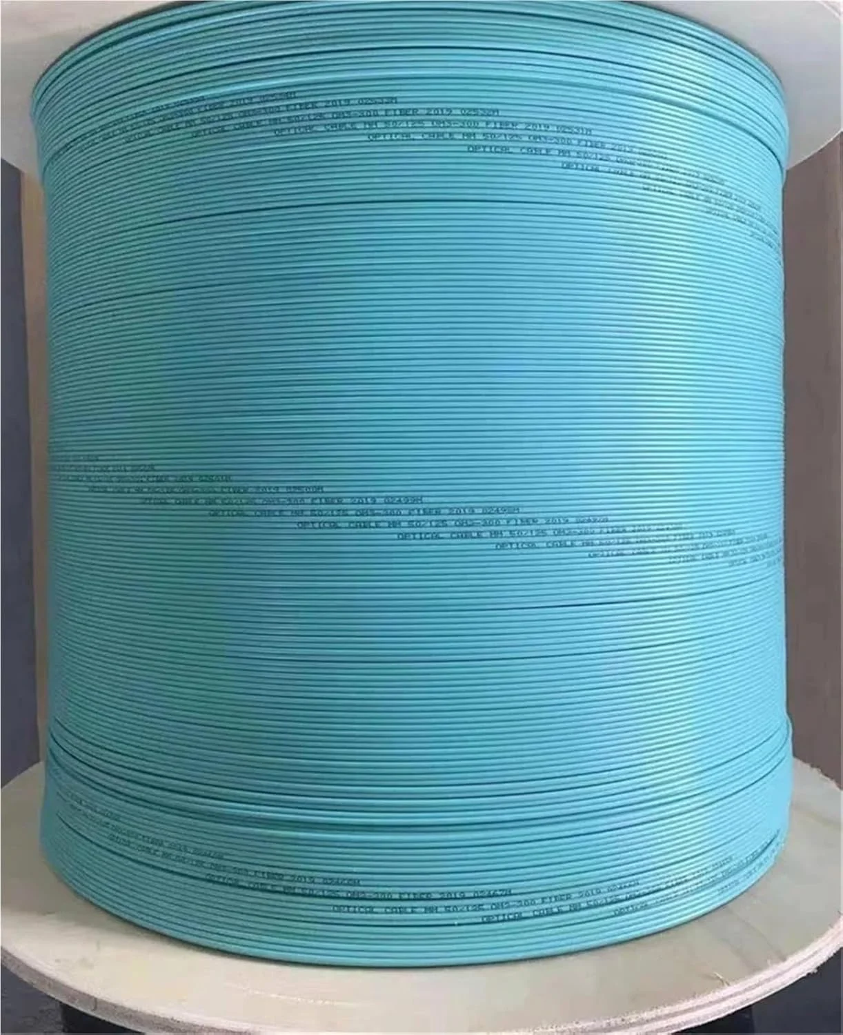 کابل فیبر نوری HAIZHI OM3-150 سیمپلکس 2.0mm، رنگی برای داخل ساختمان، برای پچ کورد فیبر، 4 کیلومتر/رول، کابل فیبر نوری FTTH SX 4000 متری کابل فیبر نوری HAIZHI OM3-150 سیمپلکس 2.0mm، رنگی برای داخل ساختمان، برای پچ کورد فیبر، 4 کیلومتر/رول، کابل فیبر نوری FTTH SX 4000 متری