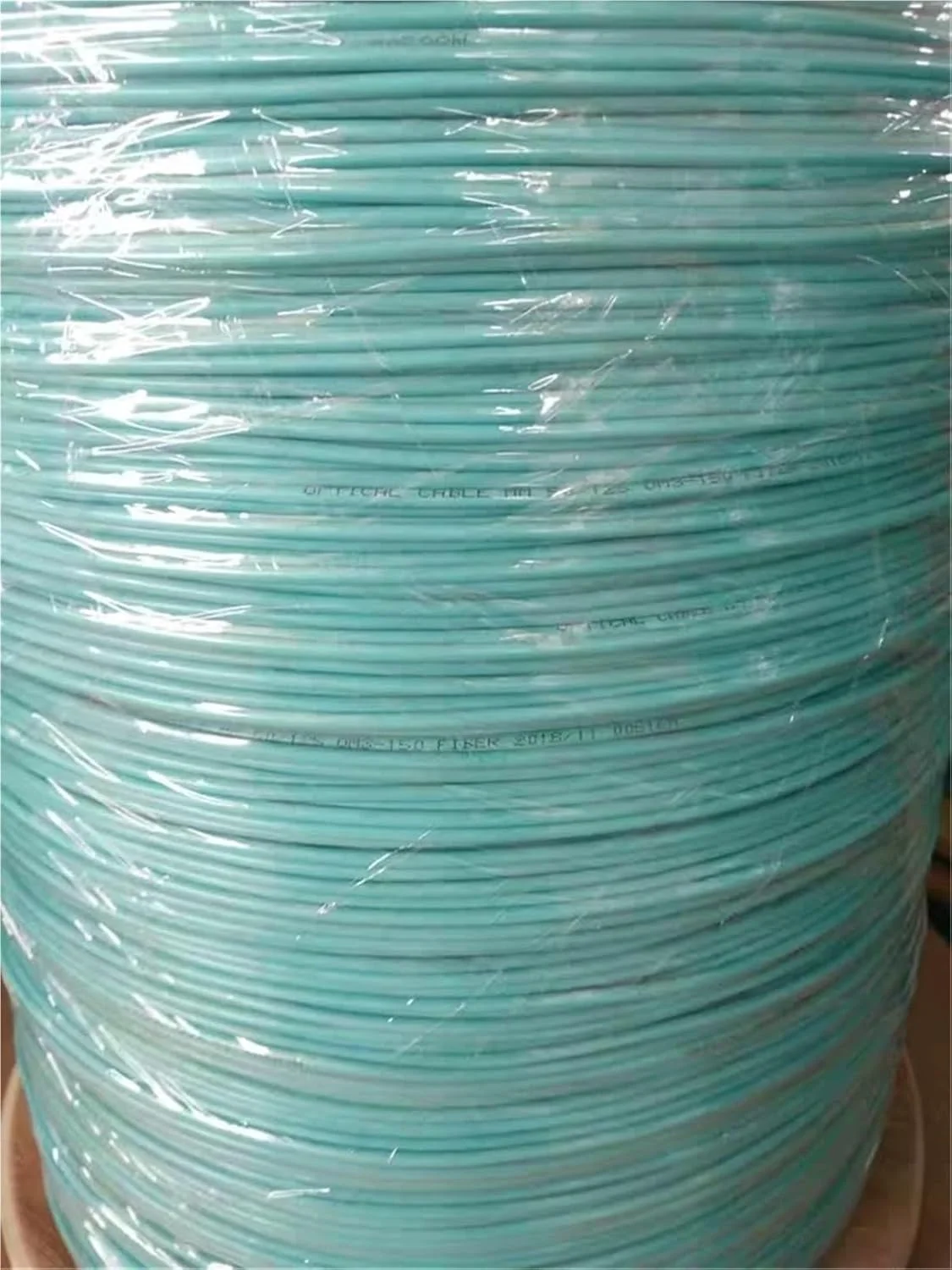 کابل فیبر نوری HAIZHI OM3-150 سیمپلکس 2.0mm، رنگی برای داخل ساختمان، برای پچ کورد فیبر، 4 کیلومتر/رول، کابل فیبر نوری FTTH SX 4000 متری کابل فیبر نوری HAIZHI OM3-150 سیمپلکس 2.0mm، رنگی برای داخل ساختمان، برای پچ کورد فیبر، 4 کیلومتر/رول، کابل فیبر نوری FTTH SX 4000 متری