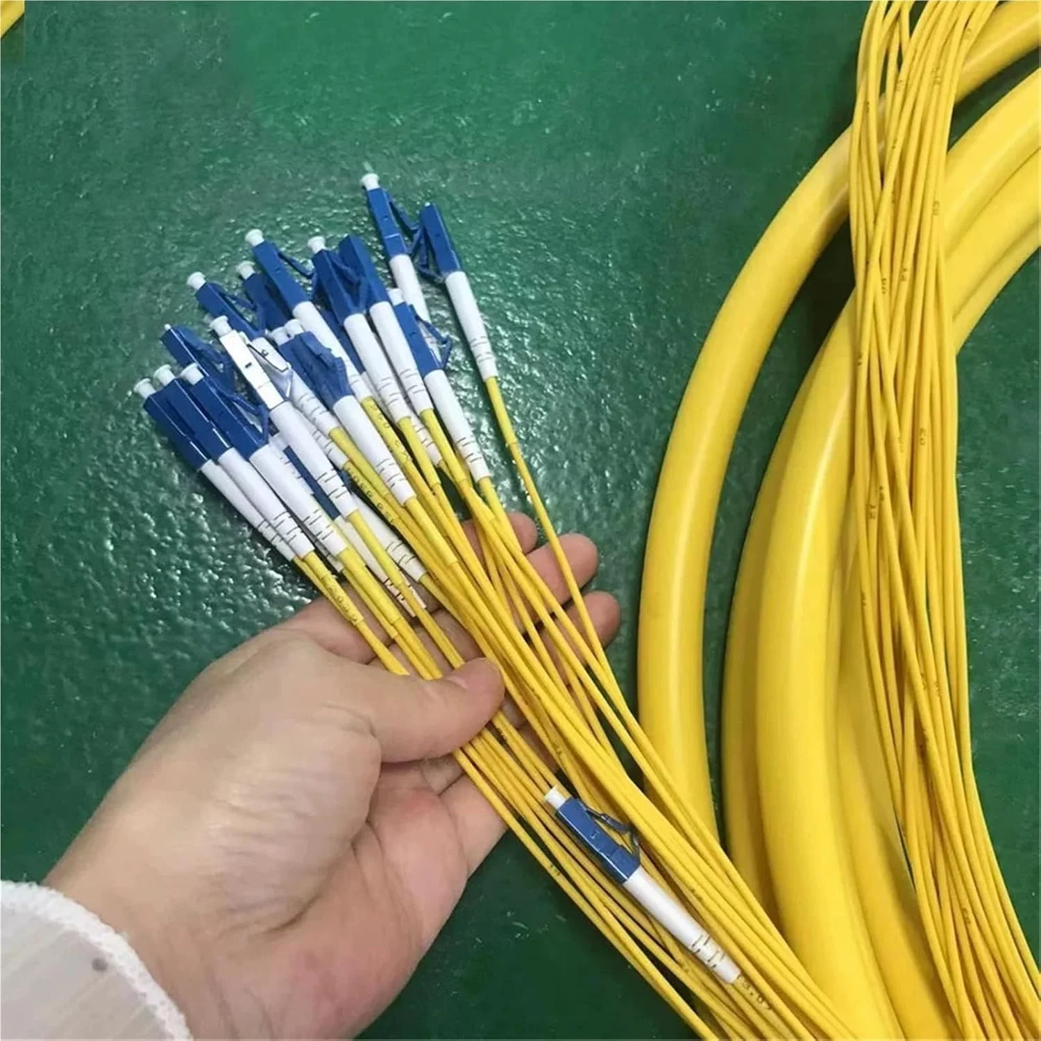 کابل فیبر نوری 24 هسته ای، 10-100 متر، E2000/APC به SC/FC/LC/ST (100 متر, E2000A-ST)