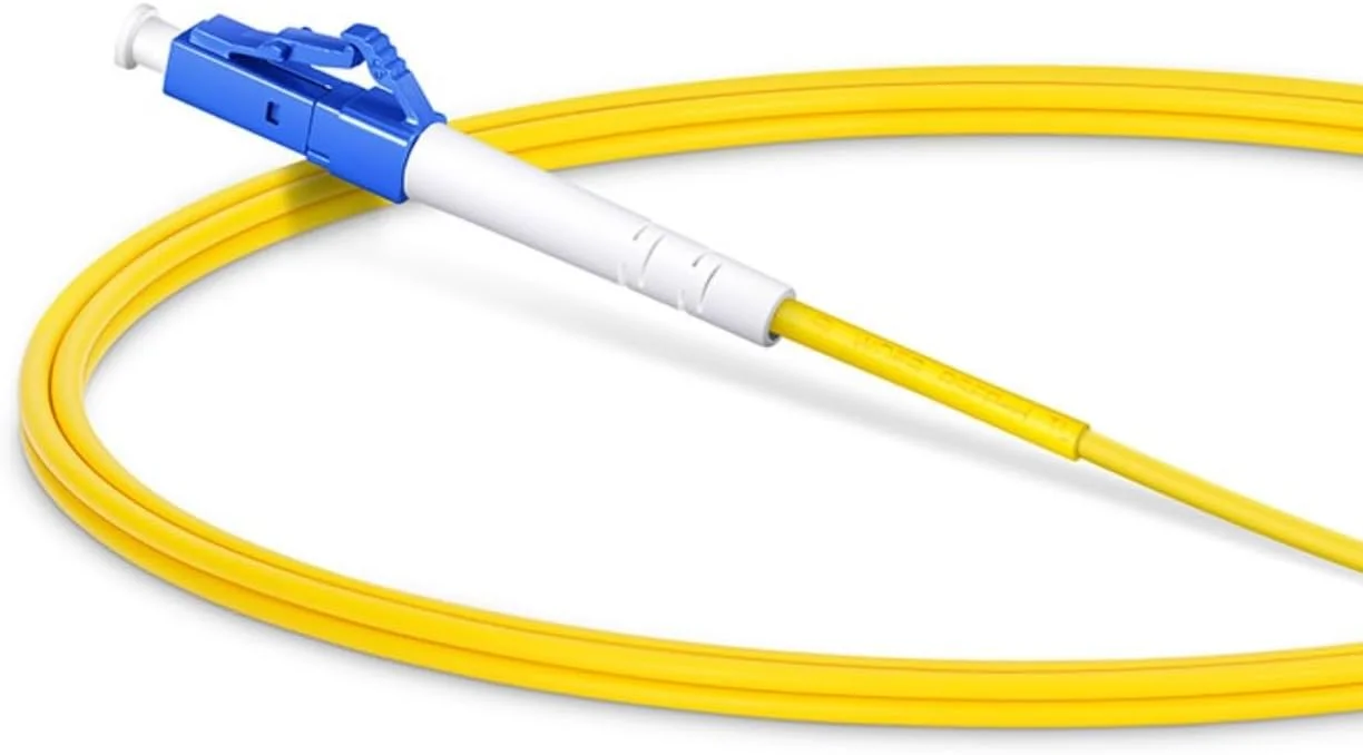 سیم رابط فیبر نوری XTND Connect LC/UPC - SC/A PC سینگل مود 9/125µm سیمپلکس 3mm LSZH رنگ زرد، شماره قطعه جامپر فیبر نوری: XTNDIPC02SX2D030LCSA (5 متر) سیم رابط فیبر نوری XTND Connect LC/UPC - SC/A PC سینگل مود 9/125µm سیمپلکس 3mm LSZH رنگ زرد، شماره قطعه جامپر فیبر نوری: XTNDIPC02SX2D030LCSA (5 متر)