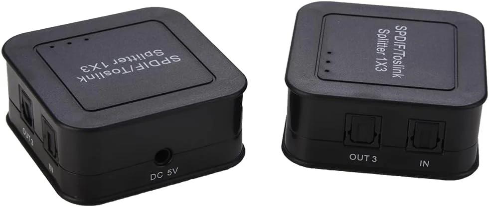 اسپلیتر اپتیکال Newkeng NK toslink 1 3 با پشتیبانی از فرمت‌های صوتی LPCM2 0 Dolby AC3، خروجی تا 40 متر، تغذیه USB، 2 باتری AA، جنس ABS، حداکثر نرخ باود 16 مگابیت بر ثانیه، طول موج پیک 650 نانومتر