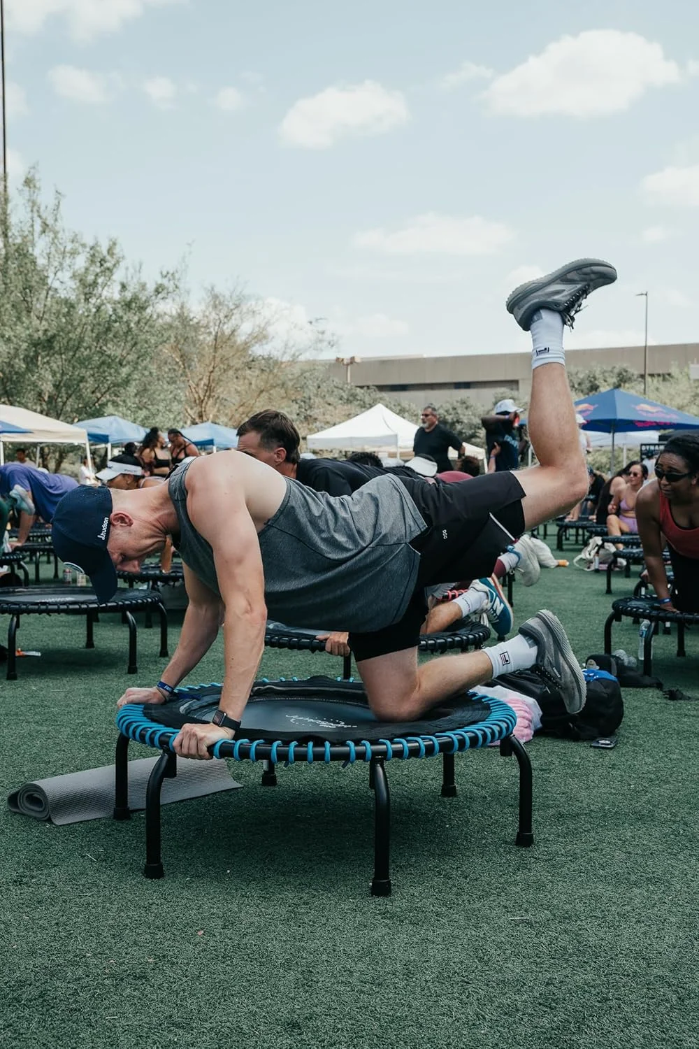 ترامپولین ورزشی جامپ اسپورت 350 PRO، مناسب برای داخل خانه، با تحمل وزن بالا، قطر 99 سانتی متر | دارای 36 کش الاستیک با کیفیت EnduroLast 4 | قابلیت تنظیم سفارشی میزان پرش با 7 حالت | حداکثر وزن قابل تحمل 136 کیلوگرم | دسترسی رایگان 60 روزه به بیش از 350 ویدیو ترامپولین ورزشی جامپ اسپورت 350 PRO، مناسب برای داخل خانه، با تحمل وزن بالا، قطر 99 سانتی متر | دارای 36 کش الاستیک با کیفیت EnduroLast 4 | قابلیت تنظیم سفارشی میزان پرش با 7 حالت | حداکثر وزن قابل تحمل 136 کیلوگرم | دسترسی رایگان 60 روزه به بیش از 350 ویدیو