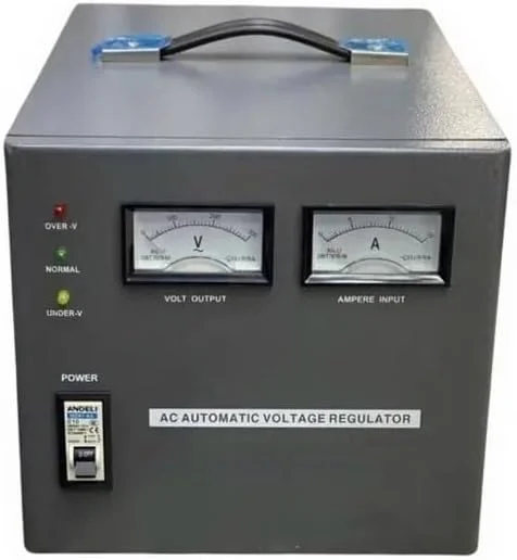 تثبیت کننده ولتاژ اتوماتیک SVC-3000VA | 3kVA تک فاز سروو نوع | ورودی 110V–250V / 150V–250V | خروجی 220V ±3% | راندمان بالا >90% | نمایشگر آنالوگ | محافظت از برق خانه و محل کار