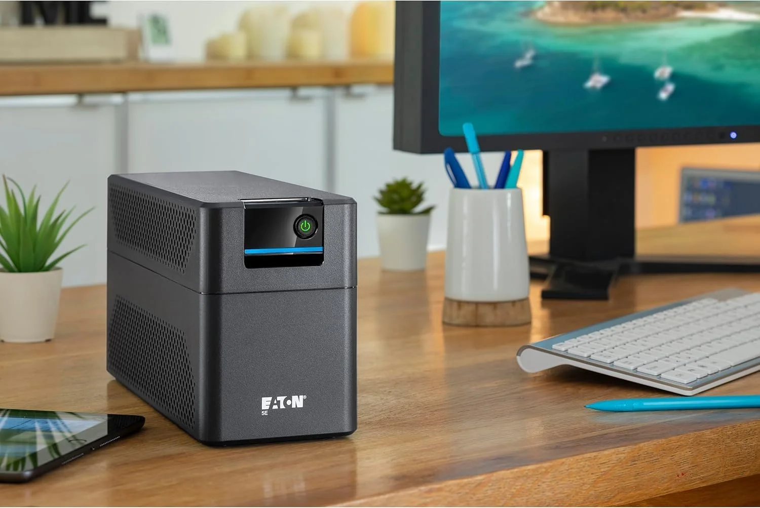 منبع تغذیه بدون وقفه ایتون 5E2200UI USB IEC G2 با توان 2200VA-1200W