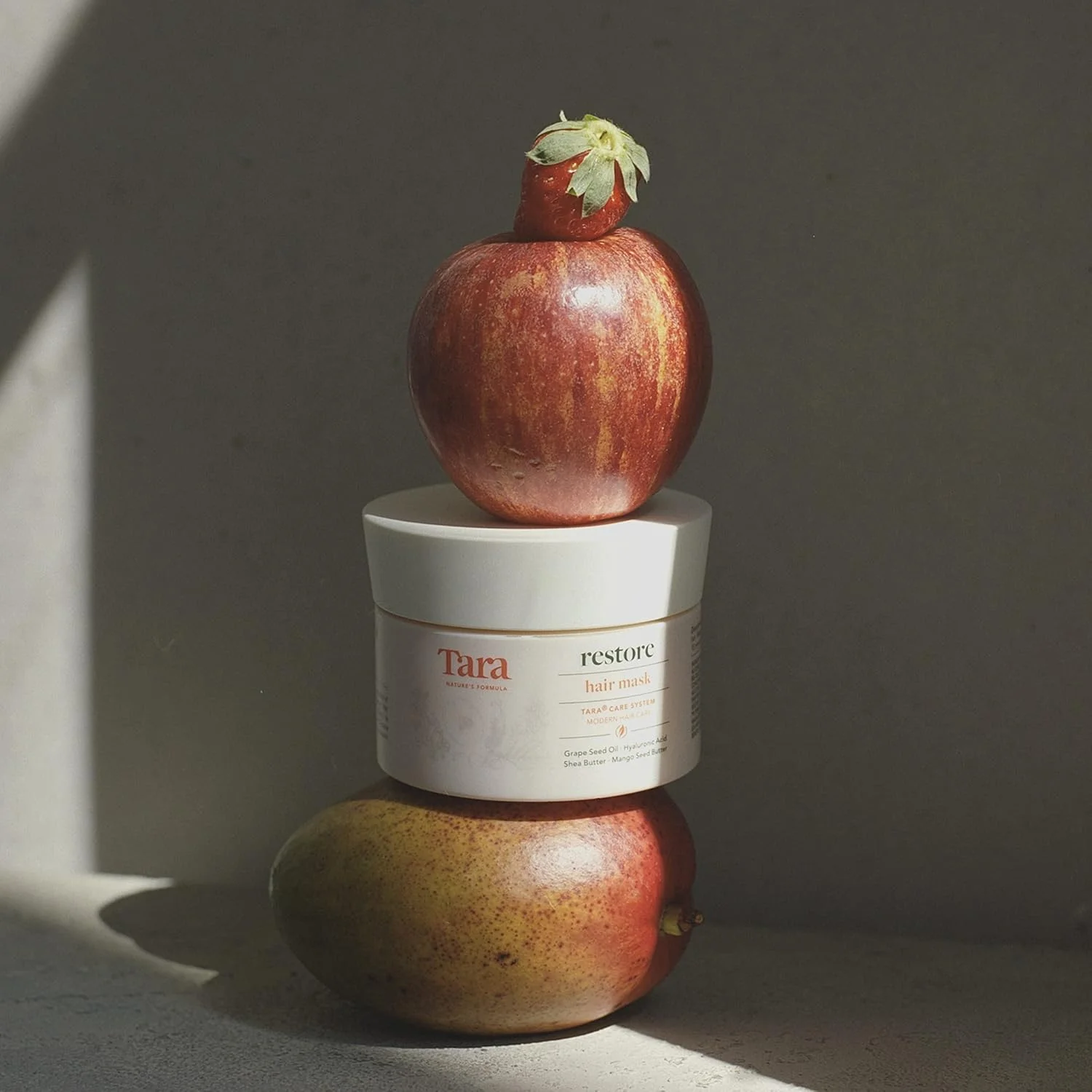 ماسک مو ترمیم کننده تارا نچر فرمولا. بدون تست حیوانی: ترمیم، بازسازی و آبرسانی با اسید هیالورونیک و کره های گیاهی. فاقد پارابن، سولفات و روغن های معدنی (250 میلی لیتر) ماسک مو ترمیم کننده تارا نچر فرمولا. بدون تست حیوانی: ترمیم، بازسازی و آبرسانی با اسید هیالورونیک و کره های گیاهی. فاقد پارابن، سولفات و روغن های معدنی (250 میلی لیتر)