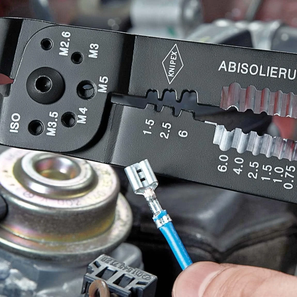 انبر پرس مشکی با روکش لاک الکل و دسته های چند جزئی KNIPEX 97 22 240، طول 240 میلی متر انبر پرس مشکی با روکش لاک الکل و دسته های چند جزئی KNIPEX 97 22 240، طول 240 میلی متر