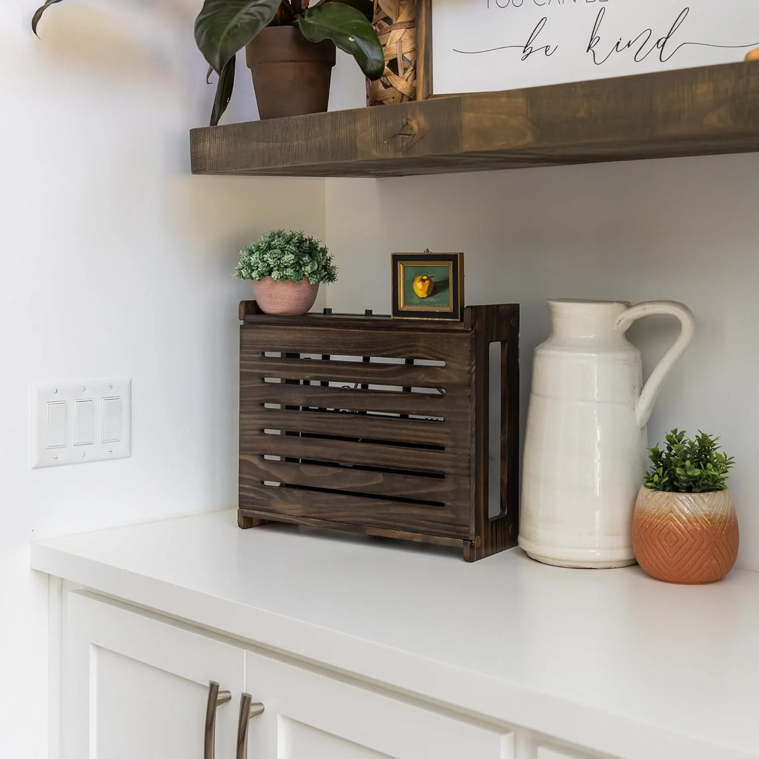 جعبه نگهداری روتر وای فای چوبی - قفسه تزئینی استاندارد قابل نصب روی دیوار با سیستم مدیریت کابل - راه حل سازماندهی منزل برای روترها تا ارتفاع 28 سانتی متر - قهوه ای اسپرسو