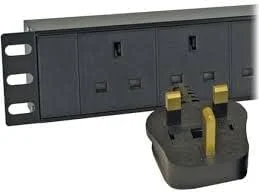 پاور استریپ 6 پورت HiEYES با نصب رک 1U، دوشاخه UK 13A، مناسب رک شبکه، کابل افزایش طول 2 متری، پریز استاندارد با کلید روشن/خاموش، بدنه آلومینیومی (6 خروجی)