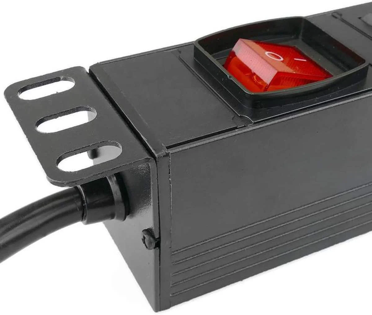 پاور استریپ 6 پورت HiEYES با نصب رک 1U، دوشاخه UK 13A، مناسب رک شبکه، کابل افزایش طول 2 متری، پریز استاندارد با کلید روشن/خاموش، بدنه آلومینیومی (6 خروجی)