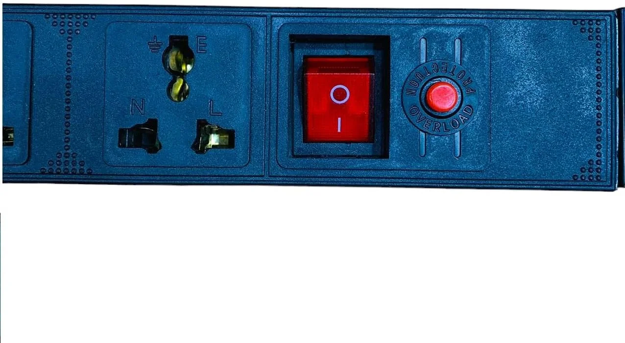 منبع تغذیه ۶ راهی XForm PDU - نصب در رک ۱U، منبع توزیع برق ۶ واحدی ۱۰ آمپر با پریزهای چندگانه، رنگ مشکی، پریز استاندارد با کلید