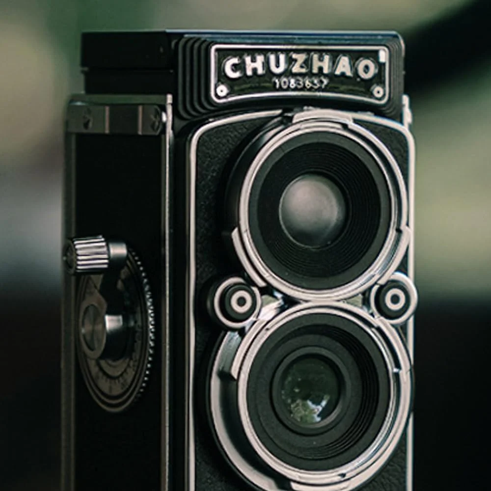 دوربین دیجیتال مینی رترو با کارت 16 گیگابایتی – دوربین ولاگ 12 مگاپیکسلی 1080P برای مبتدیان، ویدئو و عکس فوری 8 ثانیه ای، هدیه ای به سبک قدیمی برای او یا او