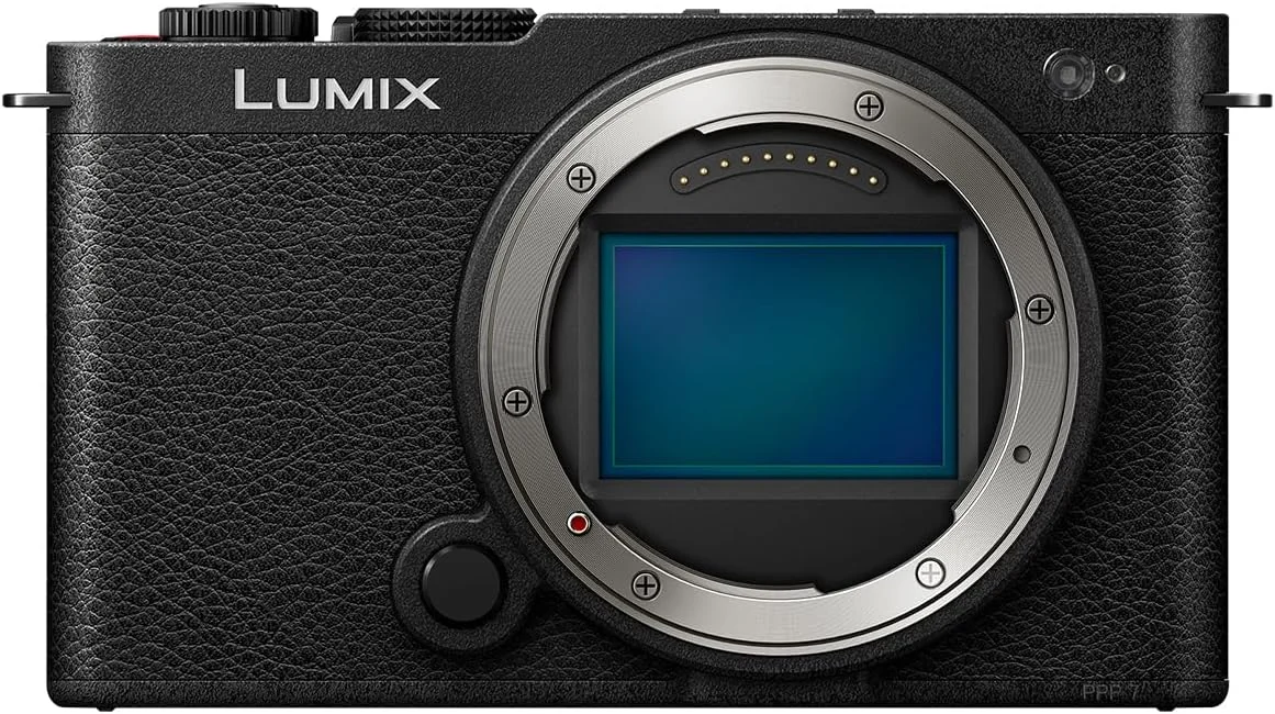 دوربین فیلمبرداری بدون آینه پاناسونیک Lumix DC-S9E-K با دهانه باز فول فریم برای ولاگ، 24.2 مگاپیکسل، فیلمبرداری 6K/4K، فوکوس خودکار تشخیص فاز 779 نقطه ای، تثبیت کننده تصویر، صفحه نمایش با زاویه آزاد، وای فای 5 گیگاهرتز، مشکی