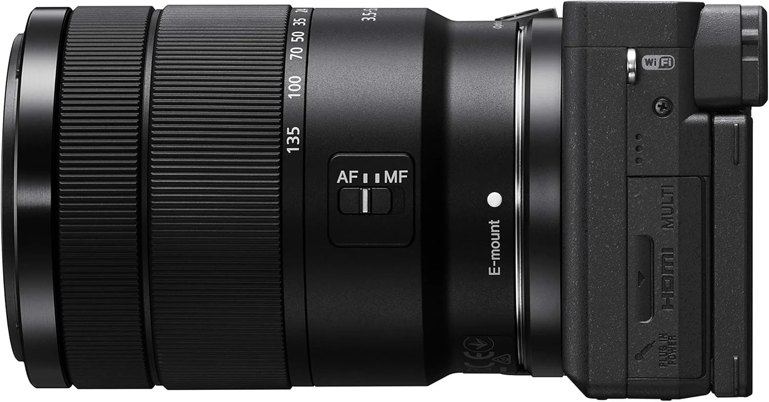 دوربین بدون آینه سونی آلفا A6400 با لنز 18-135 میلی‌متری، دوربین دیجیتال کامپکت APS-C با پیکسل 24.2 مگاپیکسل، فوکوس خودکار چشمی بلادرنگ، فیلمبرداری 4K و صفحه لمسی چرخشی، مدل Ilce-6400M