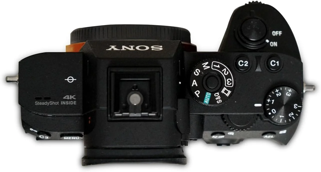 دوربین بدون آینه سونی Alpha 7R III با حسگر 42.4 مگاپیکسلی فول فریم با وضوح بالا، دوربین با پردازشگر تصویر LSI، فیلمبرداری 4K HDR و صفحه نمایش 3 اینچی LCD مشکی