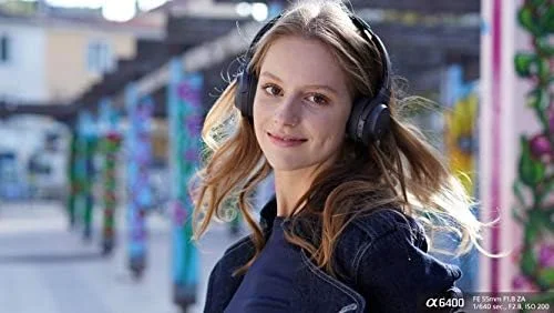 دوربین دیجیتال بدون آینه سونی آلفا a6400: دوربین دیجیتال کامپکت APS-C با لنز قابل تعویض، فوکوس خودکار چشمی بلادرنگ، فیلمبرداری 4K، صفحه نمایش چرخشی و 18-135 میلی‌متری - سازگار با مانت E مدل ILCE-6400M/B