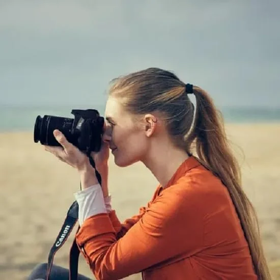 دوربین دیجیتال کانن EOS 250D DSLR به همراه لنز EFS 18-55 DC III