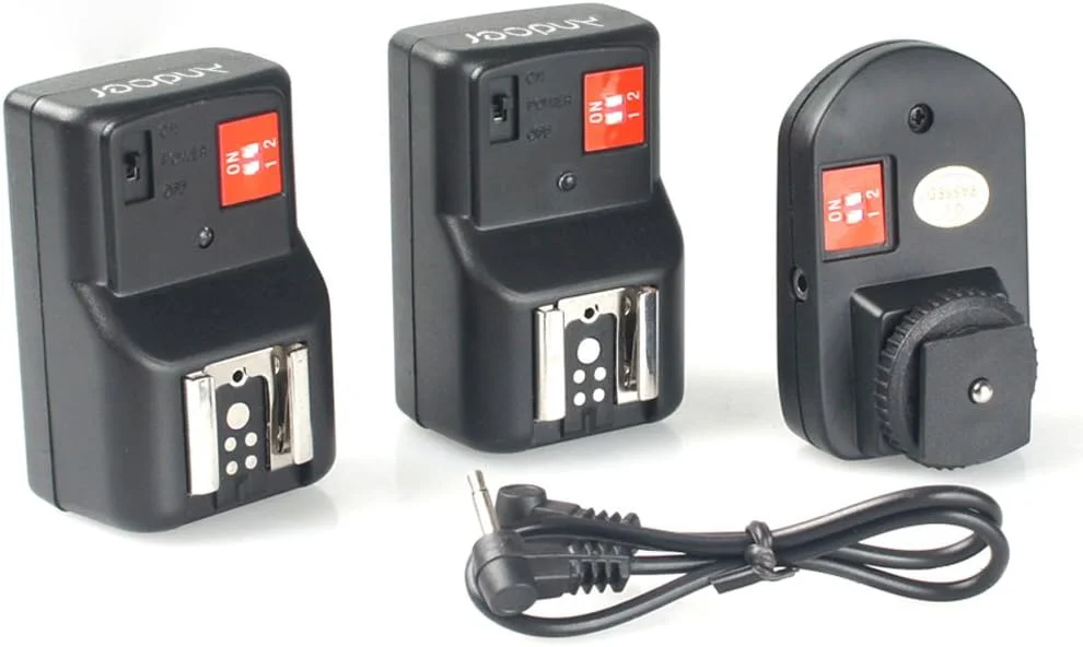 فرستنده و گیرنده فلاش اسپیدلایت بی‌سیم 4 کاناله Andoer PT-04GY یونیورسال (1 فرستنده و 2 گیرنده) برای Canon Nikon Pentax Olympus