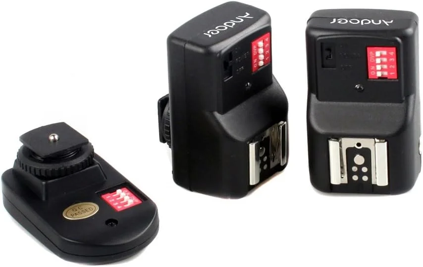 فرستنده و ۲ گیرنده رادیویی بی‌سیم ۱۶ کاناله یونیورسال برای فلاش اسپیدلایت