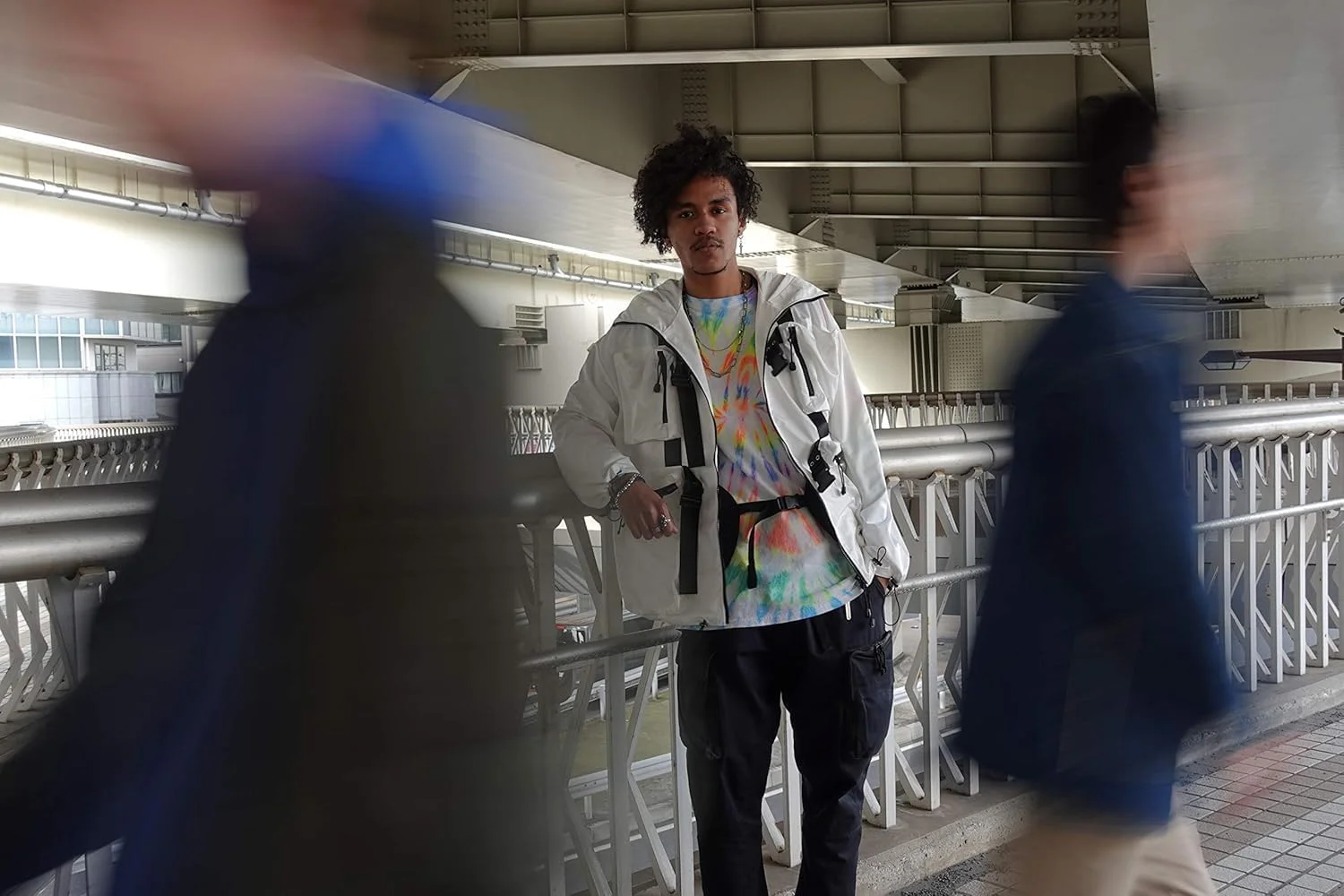 دوربین کامپکت سونی ZV-1 (سنسور 1 اینچی، 24-70 میلی‌متر F1.8-2.8، فیلمبرداری 4K، فوکوس خودکار چشم، نمایشگر چرخان، برای عکس و فیلم)