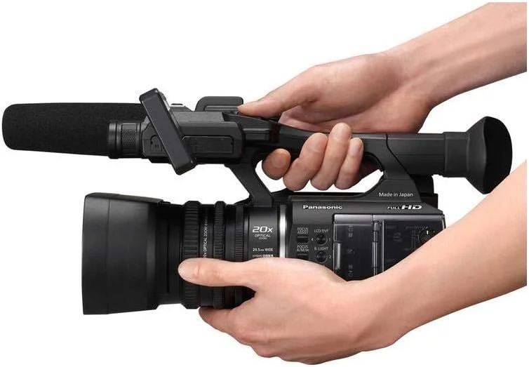 دوربین فیلمبرداری پاناسونیک AG-AC30 Full HD با صفحه نمایش لمسی LCD و چراغ LED داخلی دوربین فیلمبرداری پاناسونیک AG-AC30 Full HD با صفحه نمایش لمسی LCD و چراغ LED داخلی