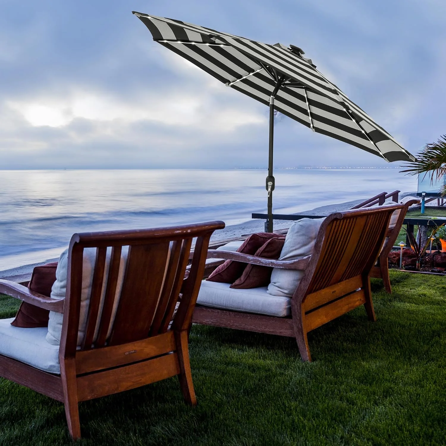 چتر آفتابی هشت ضلعی 2.7 متری با نور LED خورشیدی مدل Mirage Fiesta، رنگ خاکستری روشن، مشکی و طوسی