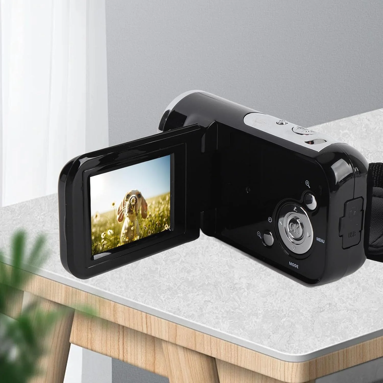 دوربین فیلمبرداری دیجیتال 1080P 16MP با صفحه نمایش رنگی 2 اینچی، زوم 16 برابر ضد لرزش DV با قابلیت ضبط صدا برای مسافرت، عروسی، رویدادهای مدرسه (مشکی) دوربین فیلمبرداری دیجیتال 1080P 16MP با صفحه نمایش رنگی 2 اینچی، زوم 16 برابر ضد لرزش DV با قابلیت ضبط صدا برای مسافرت، عروسی، رویدادهای مدرسه (مشکی)