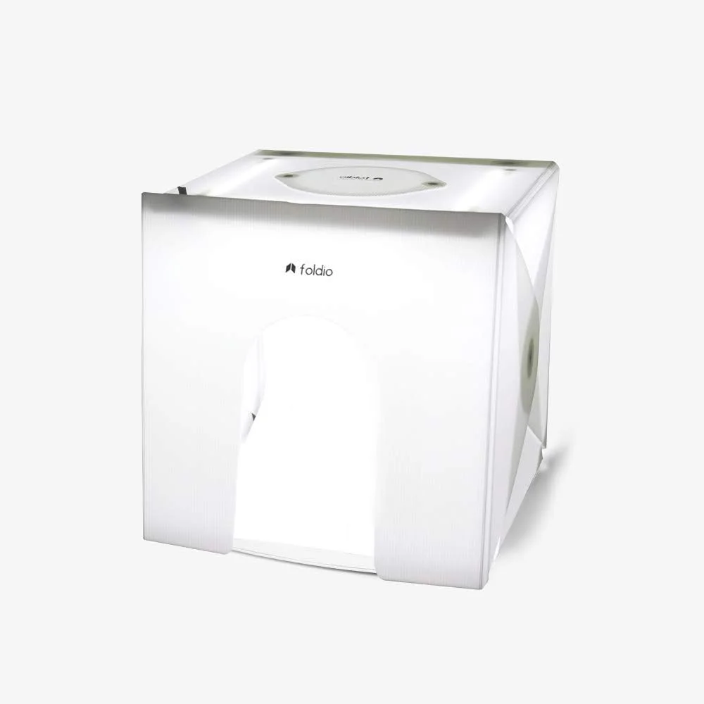 استودیوی تاشو فولدایو پلاس + روکش جلویی (چادر نور برای عکاسی محصول با روکش انعکاسی/45 x 45 سانتی متر/تراشه های LED قابل تنظیم قابل حمل، CRI 97+)