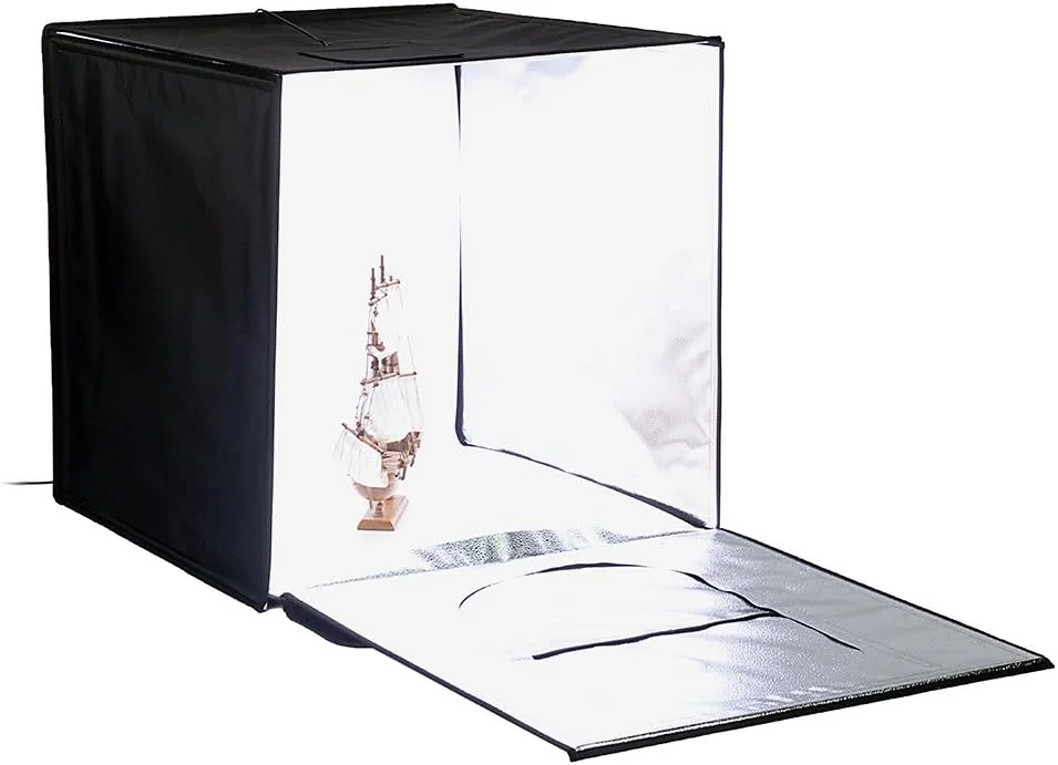 جعبه استودیویی LED فوتودیوکس پرو 28x28 اینچ برای عکاسی رومیزی - شامل چادر نور، چراغ های LED یکپارچه، کیف حمل و چهار پس زمینه جعبه استودیویی LED فوتودیوکس پرو 28x28 اینچ برای عکاسی رومیزی - شامل چادر نور، چراغ های LED یکپارچه، کیف حمل و چهار پس زمینه