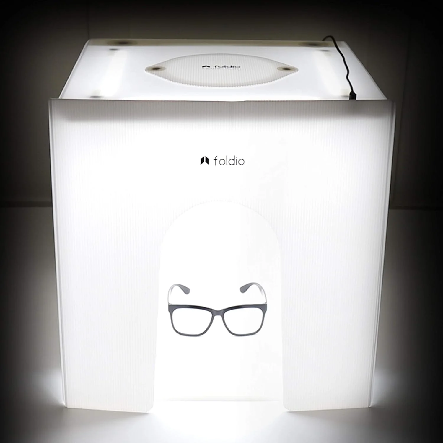 استودیوی تاشو فولدایو پلاس + روکش جلویی (چادر نور برای عکاسی محصول با روکش انعکاسی/45 x 45 سانتی متر/تراشه های LED قابل تنظیم قابل حمل، CRI 97+)