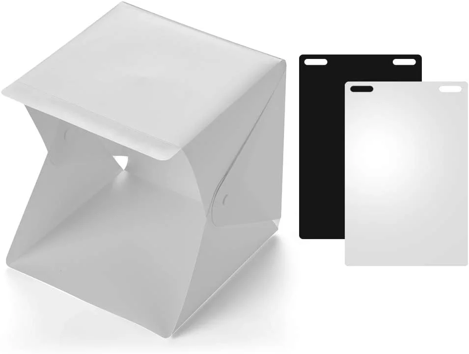 لایت باکس استودیویی LED قابل حمل و تاشو Labymos 6000K با پس زمینه های سیاه و سفید و منبع تغذیه USB برای عکاسی از جواهرات، ساعت و محصولات کوچک لایت باکس استودیویی LED قابل حمل و تاشو Labymos 6000K با پس زمینه های سیاه و سفید و منبع تغذیه USB برای عکاسی از جواهرات، ساعت و محصولات کوچک