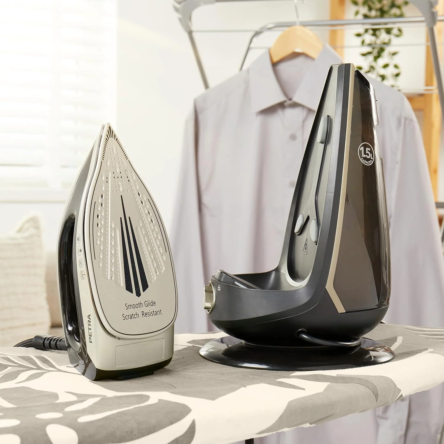 اتو بخار مخزن دار پترا مدل PF01483VDEEU7 با توان 2600 وات، پایه جمع و جور و سیم 1.90 متری، مخزن آب XL با ظرفیت 1.5 لیتر و سیستم قفل، بخاردهی مداوم تا 30 دقیقه اتو بخار مخزن دار پترا مدل PF01483VDEEU7 با توان 2600 وات، پایه جمع و جور و سیم 1.90 متری، مخزن آب XL با ظرفیت 1.5 لیتر و سیستم قفل، بخاردهی مداوم تا 30 دقیقه