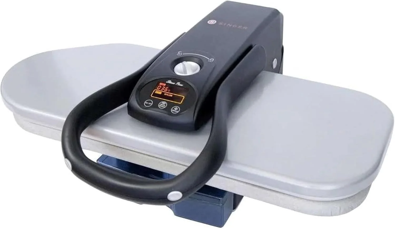 اتوی پرس بخار هوشمند SINGER (۱۵۰۰ وات) | اتوی بخار حرفه ای با صفحه پرس نچسب ۲۶ اینچی، کنترل های دیجیتال با ۵ تنظیمات پارچه، خاموش شدن خودکار و ظرفیت مخزن ۸۰۰ میلی لیتر – نقره ای/مشکی