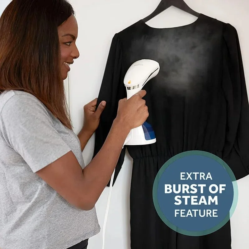 بخارگر دستی لباس SAFENHAND، 1100 وات، مخزن آب 200 میلی لیتری، با دکمه جت بخار و پرزگیر، سفید و آبی بخارگر دستی لباس SAFENHAND، 1100 وات، مخزن آب 200 میلی لیتری، با دکمه جت بخار و پرزگیر، سفید و آبی