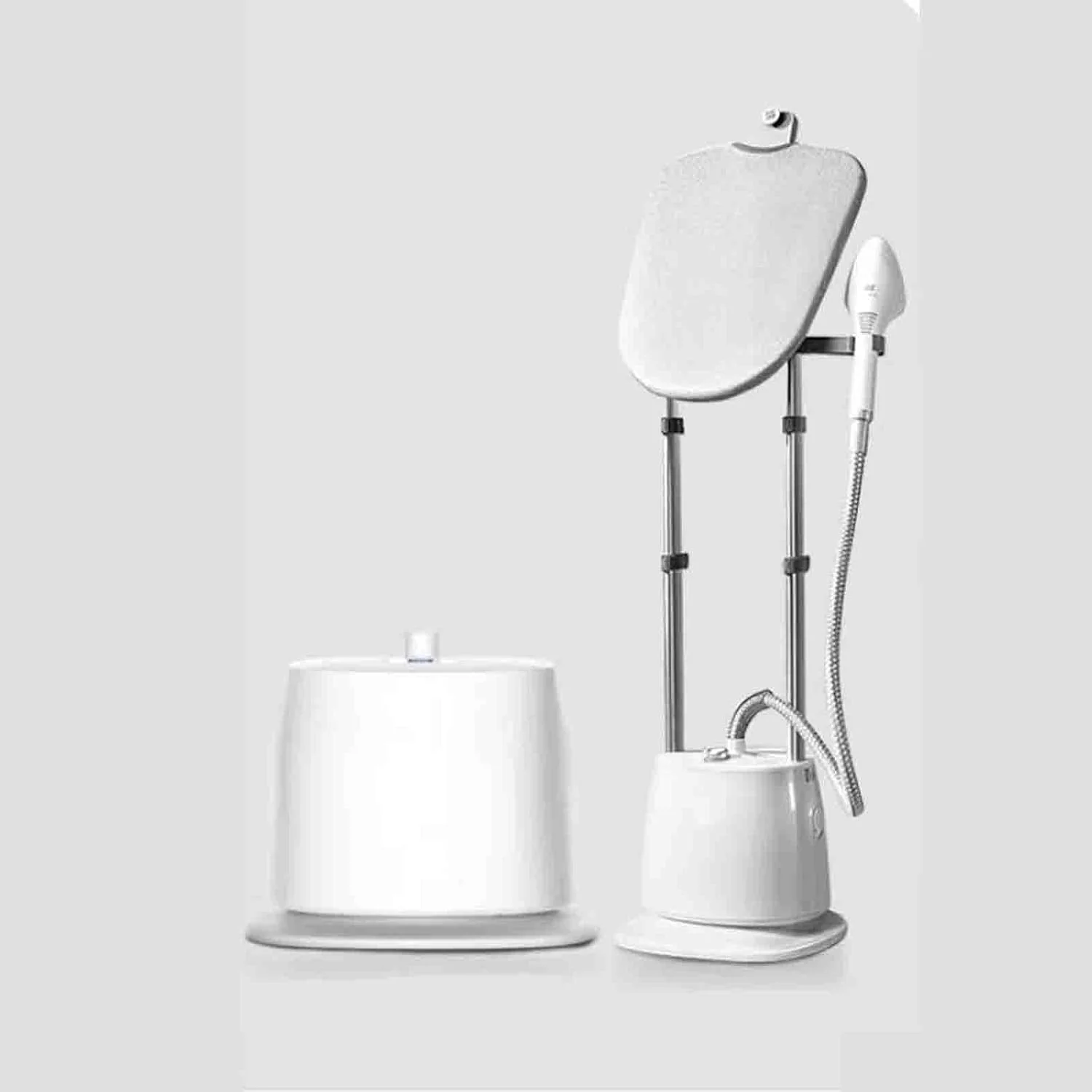 بخارگر ایستاده لباس، بخارگر قدرتمند و ایستاده لباس با قابلیت تنظیم ارتفاع به همراه تخته اتو، گرم شدن سریع در 30 ثانیه، دارای مخزن آب 1.5 لیتری (سفید) بخارگر ایستاده لباس، بخارگر قدرتمند و ایستاده لباس با قابلیت تنظیم ارتفاع به همراه تخته اتو، گرم شدن سریع در 30 ثانیه، دارای مخزن آب 1.5 لیتری (سفید)