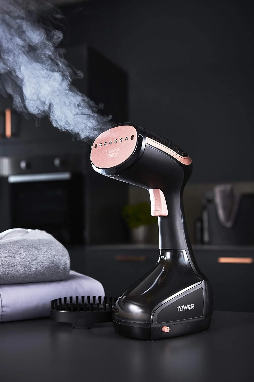 بخارگر دستی عمودی لباس تاور مدل T22014RGB، قابل حمل/مسافرتی، 5 دقیقه بخار مداوم، مخزن آب 200 میلی لیتری، مشکی و رزگلد، 1000 وات