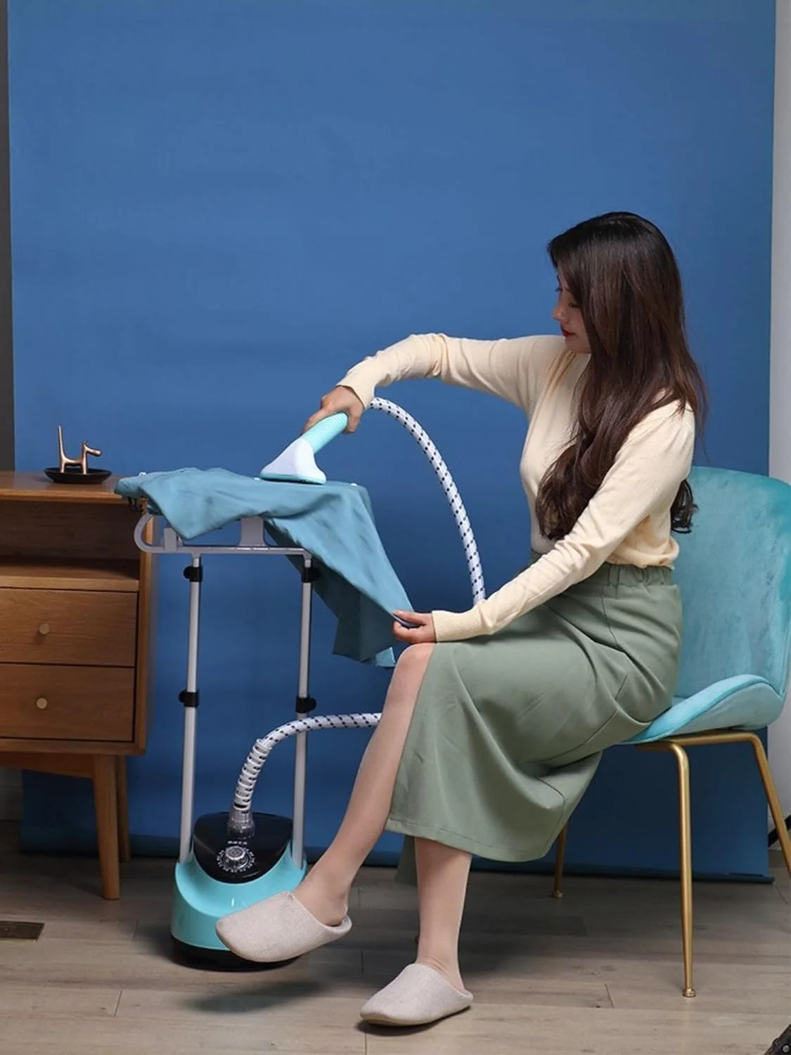 بخارگر لباس، بخارگر عمودی لباس با توان 2000 وات به همراه بخارگر با قابلیت تنظیم ارتفاع و تخته اتوی داخلی، مخزن آب بزرگ، اتو بخار، HD-688، رنگ آبی