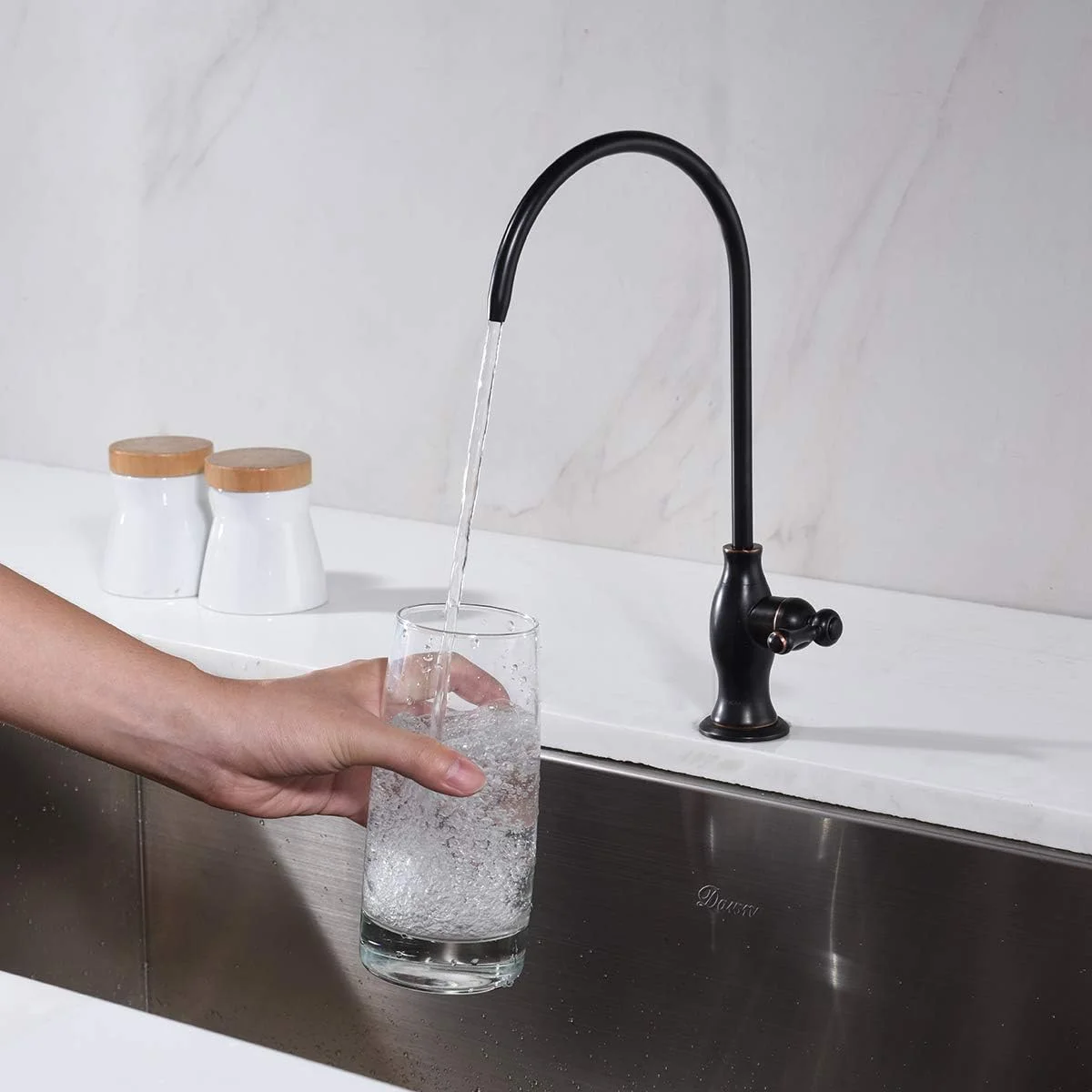 شیر آب تصفیه آب آشامیدنی دله روزا، شیر آب تصفیه آب تجاری مدرن برنجی پرداخت شده با روغن برنز برای سینک آشپزخانه و بار شیر آب تصفیه آب آشامیدنی دله روزا، شیر آب تصفیه آب تجاری مدرن برنجی پرداخت شده با روغن برنز برای سینک آشپزخانه و بار