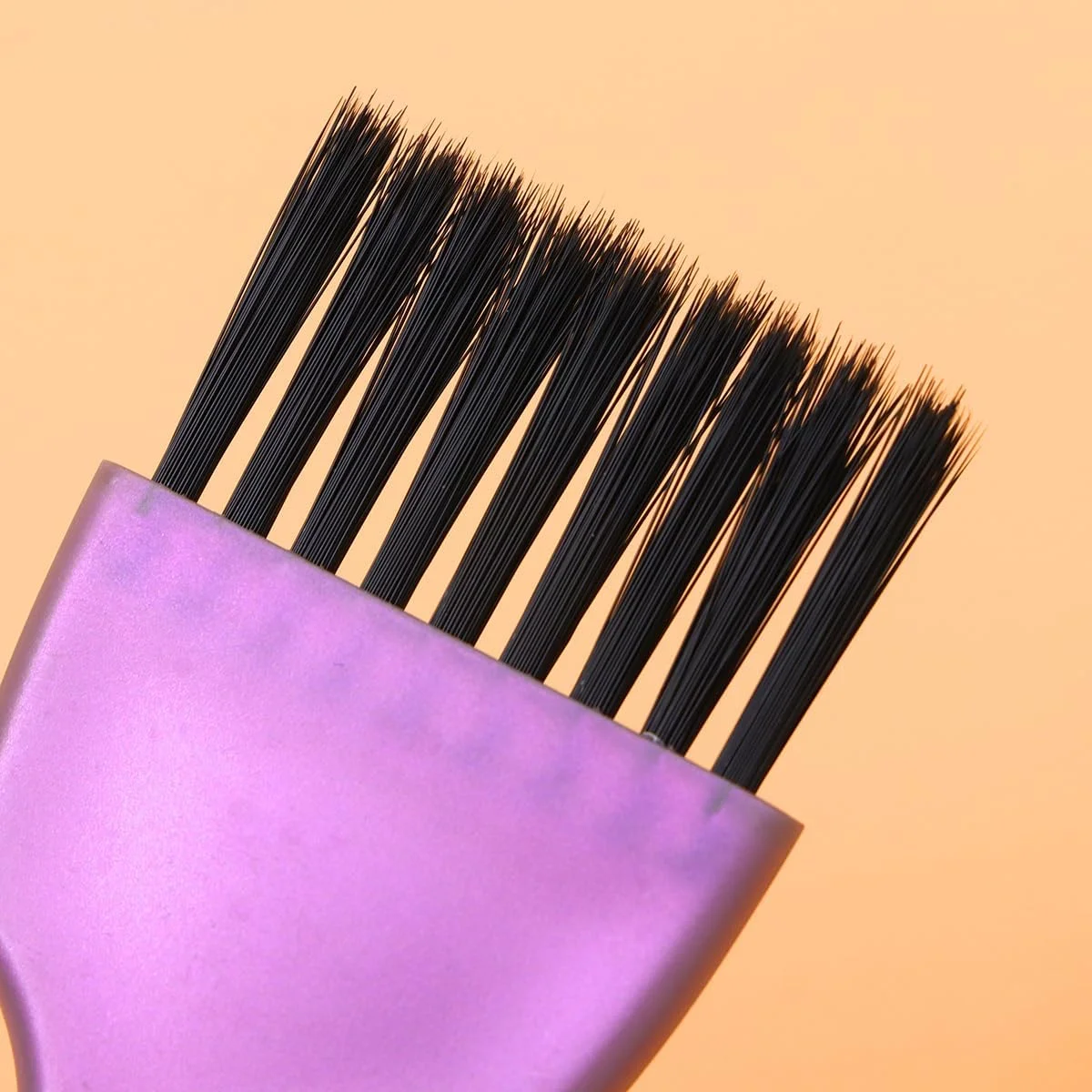 مجموعه ابزار رنگ مو بنفش شامل کاسه رنگ، برس رنگ مو و ابزار هایلایت مجموعه ابزار رنگ مو بنفش شامل کاسه رنگ، برس رنگ مو و ابزار هایلایت