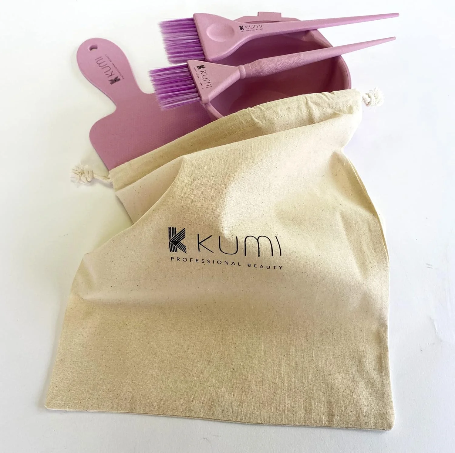 ست ۴ تکه رنگ موی حرفه ای و سازگار با محیط زیست Kumi، رنگ صورتی - این ست کاسه و برس رنگ مو برای استفاده حرفه ای یا خانگی ایده آل است. یک ست ایده آل برای رنگ کردن مو در خانه. ست ۴ تکه رنگ موی حرفه ای و سازگار با محیط زیست Kumi، رنگ صورتی - این ست کاسه و برس رنگ مو برای استفاده حرفه ای یا خانگی ایده آل است. یک ست ایده آل برای رنگ کردن مو در خانه.