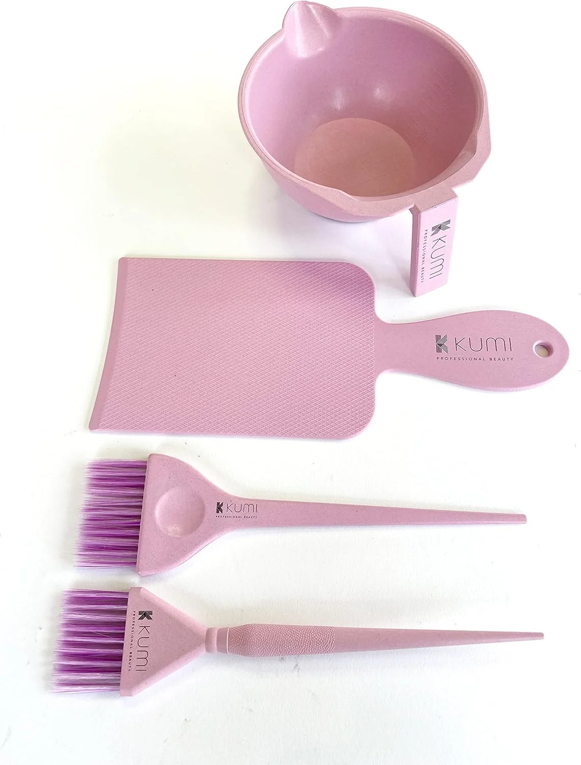 ست ۴ تکه رنگ موی حرفه ای و سازگار با محیط زیست Kumi، رنگ صورتی - این ست کاسه و برس رنگ مو برای استفاده حرفه ای یا خانگی ایده آل است. یک ست ایده آل برای رنگ کردن مو در خانه. ست ۴ تکه رنگ موی حرفه ای و سازگار با محیط زیست Kumi، رنگ صورتی - این ست کاسه و برس رنگ مو برای استفاده حرفه ای یا خانگی ایده آل است. یک ست ایده آل برای رنگ کردن مو در خانه.